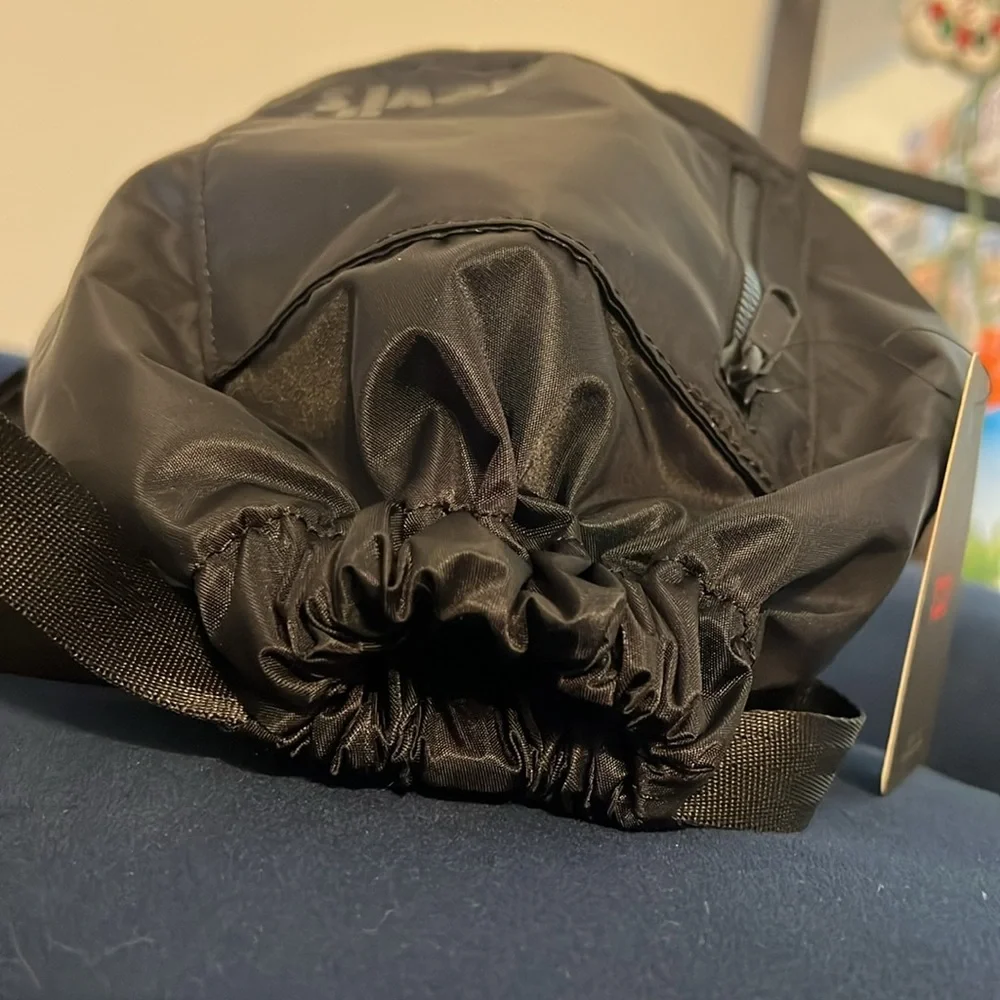 🖤 Levi’s® Mini Seasonal Backpack – Brand New
